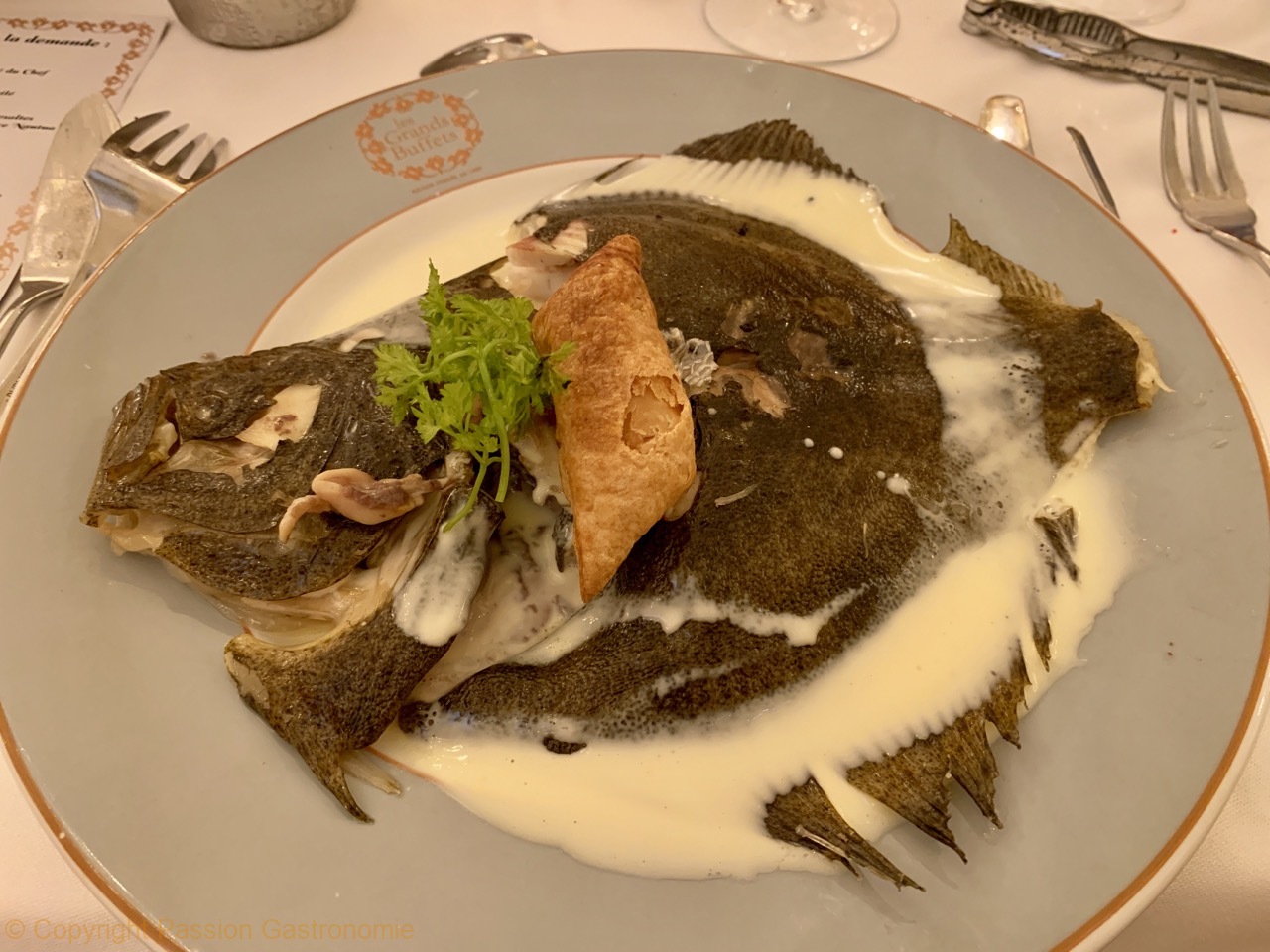 Les Grands Buffets à Narbonne - Turbot entier cuit au four