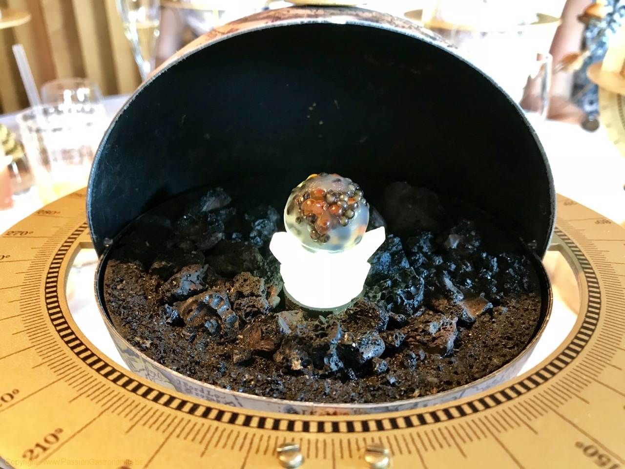 Restaurant Celler de Can Roca - La surprise : bonbon de caviar et eau de mer