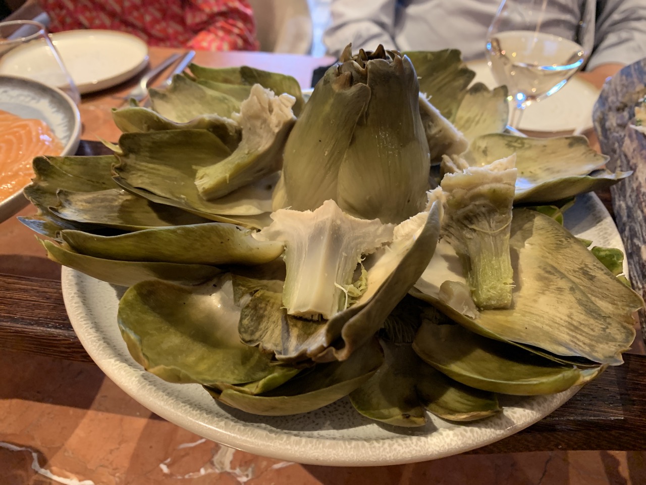 Restaurant Partage - L’artichaut entier « Partage », vinaigrette truffe xérès