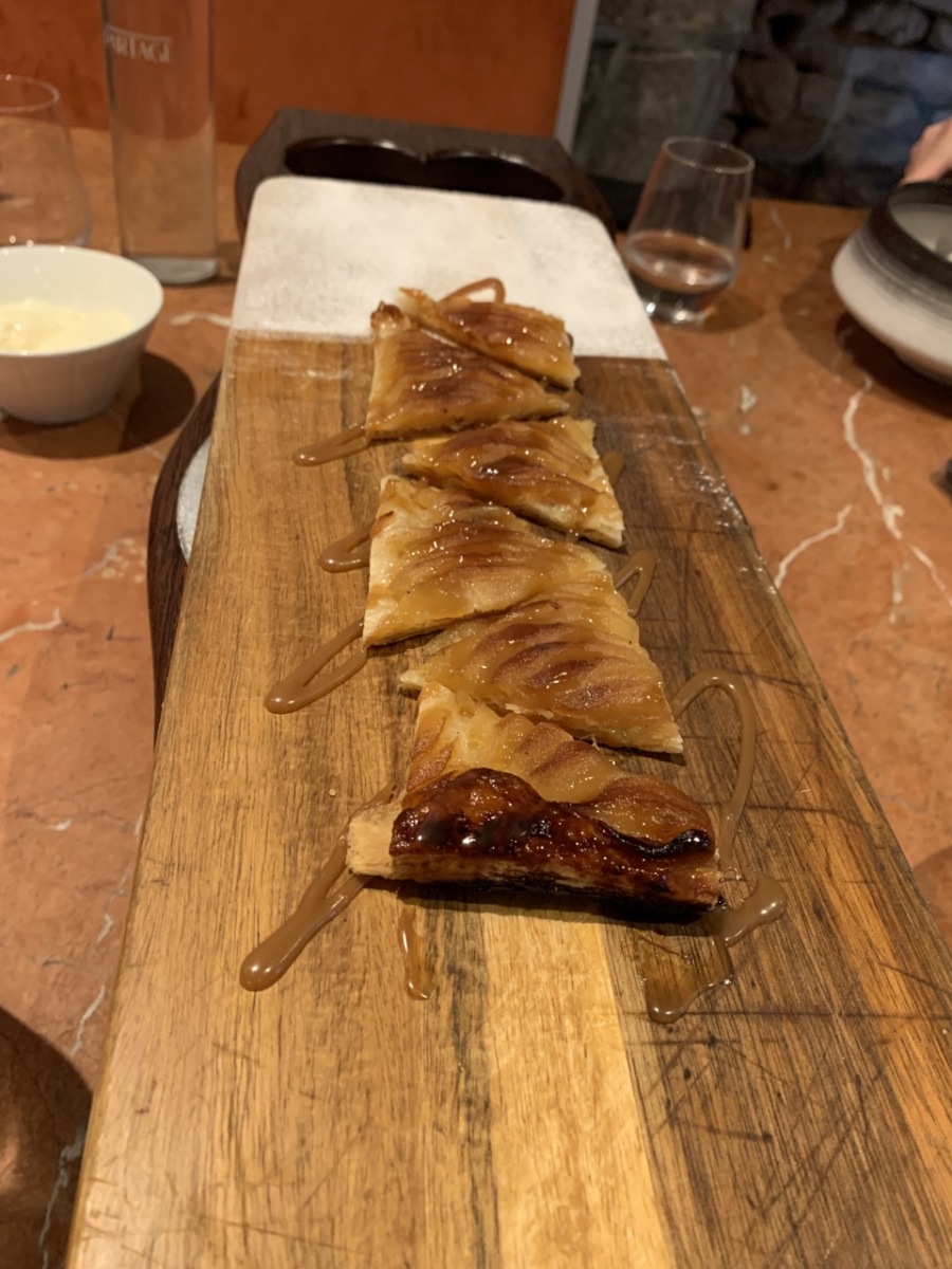 Restaurant Partage - Tarte fine aux pommes, caramel beurre salé, glace vanille (2 personnes)